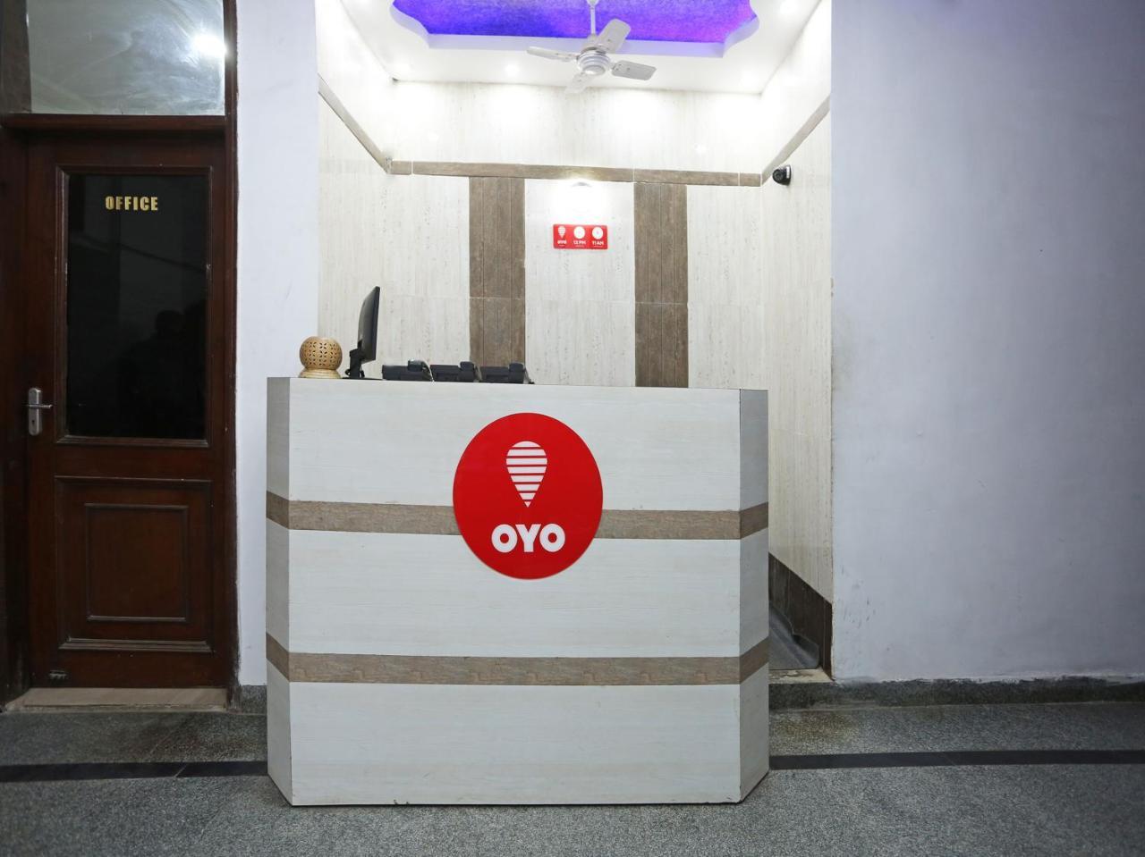 Oyo 472 Hotel Sareen New Delhi Bagian luar foto