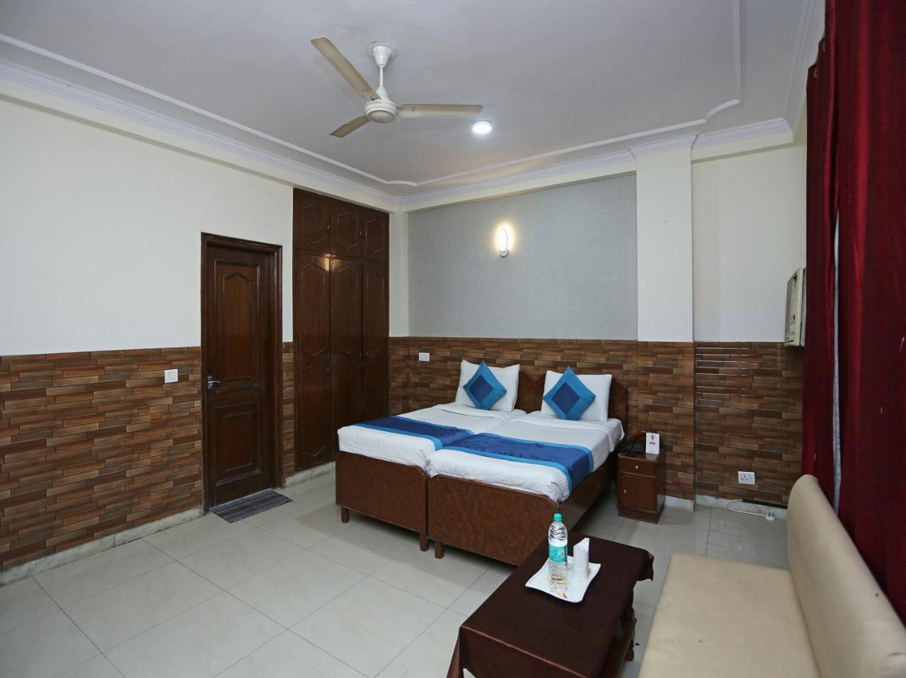 Oyo 472 Hotel Sareen New Delhi Bagian luar foto
