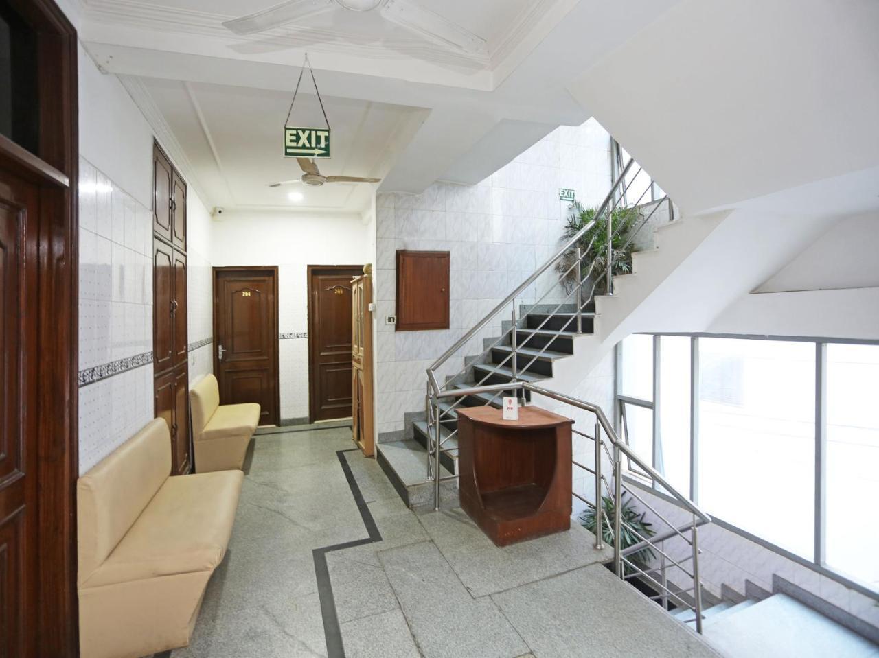 Oyo 472 Hotel Sareen New Delhi Bagian luar foto