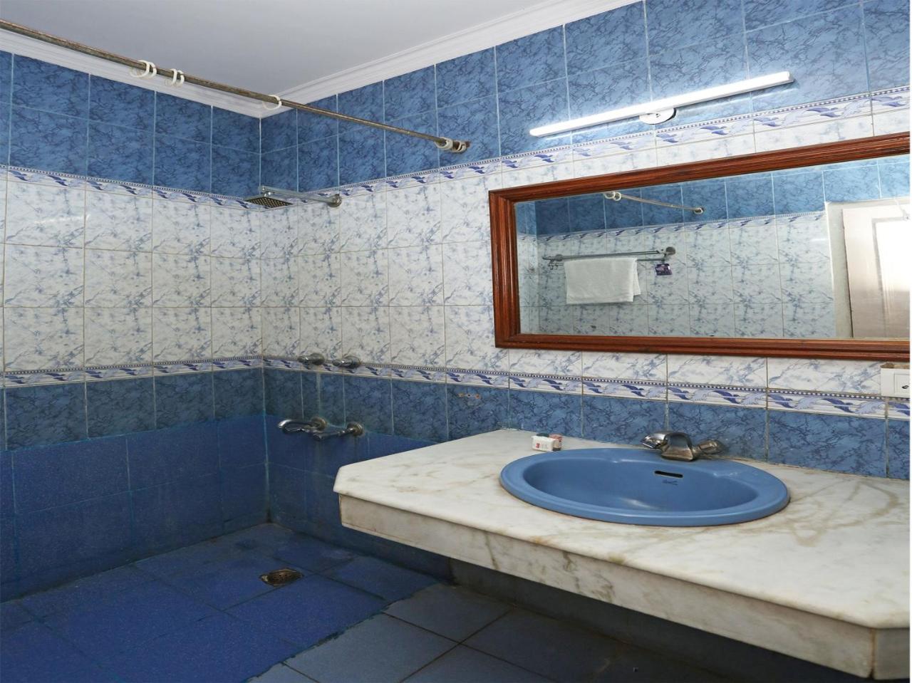 Oyo 472 Hotel Sareen New Delhi Bagian luar foto