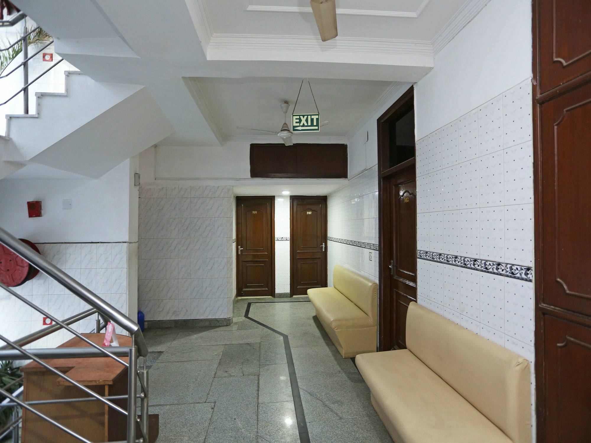 Oyo 472 Hotel Sareen New Delhi Bagian luar foto