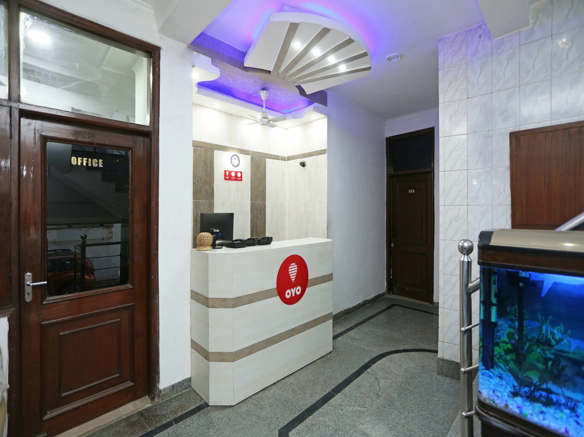 Oyo 472 Hotel Sareen New Delhi Bagian luar foto