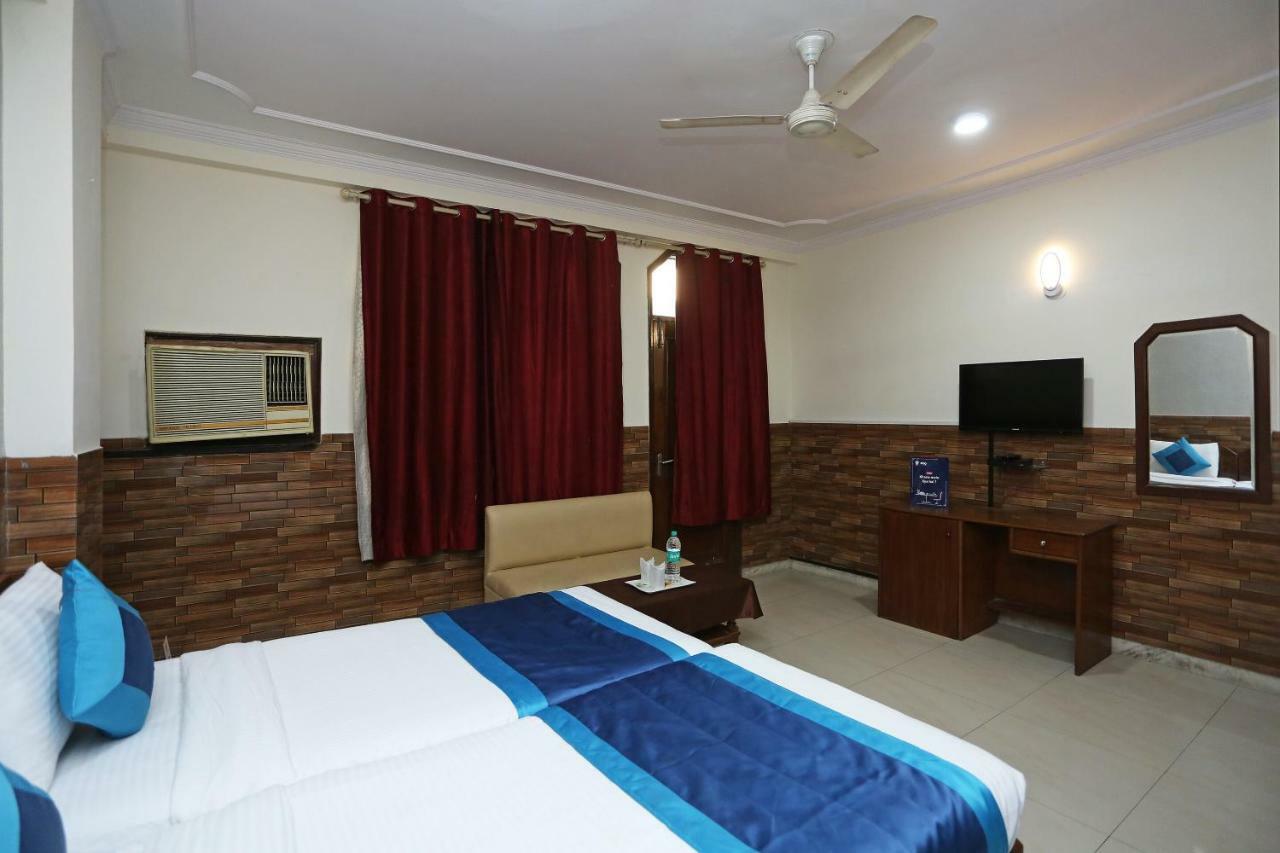 Oyo 472 Hotel Sareen New Delhi Bagian luar foto