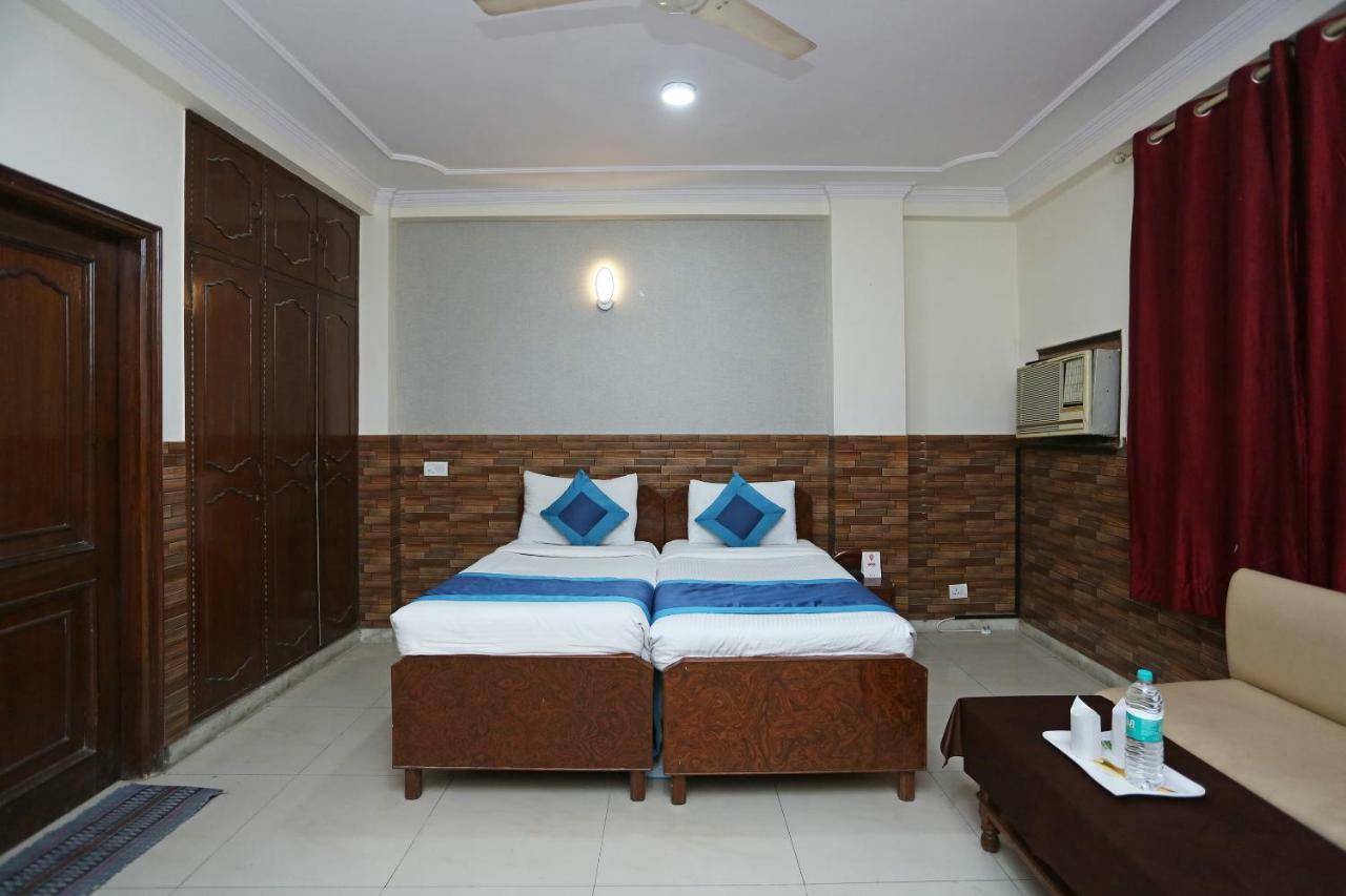 Oyo 472 Hotel Sareen New Delhi Bagian luar foto