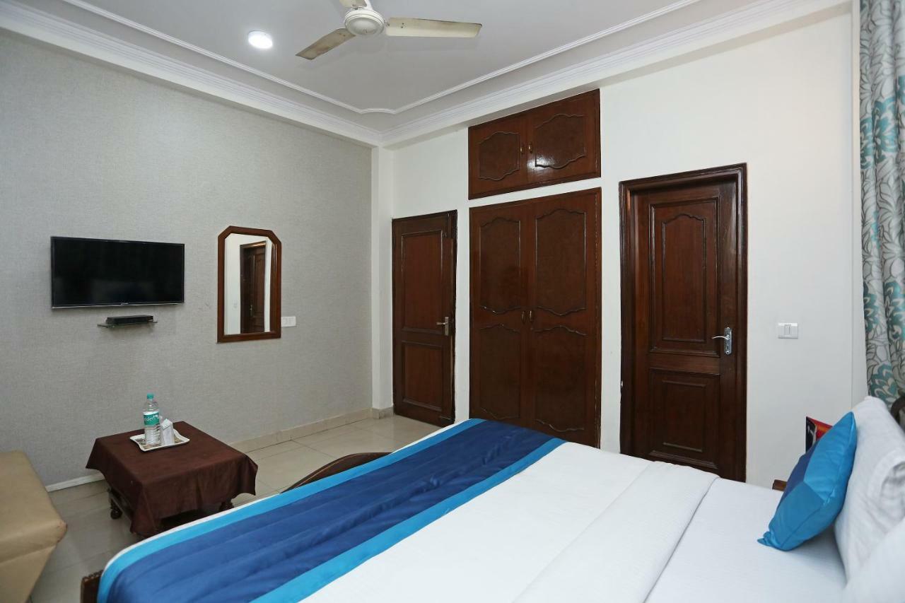 Oyo 472 Hotel Sareen New Delhi Bagian luar foto